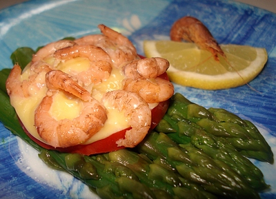 Crevettes grises sur Radeau d'Asperges vertes Crevettes grises sur Radeau d'Asperges vertes