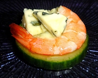 Crevette rose et Roquefort au miel sur canap� de Concombre