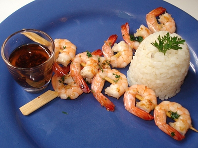 Petites Brochettes de Crevettes roses � l'Huile piquante -- 21/03/12