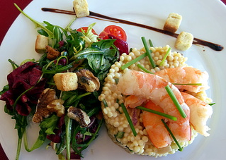 Gambas aux ptes Perles et salade