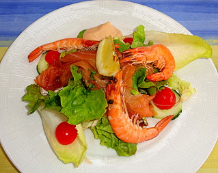 Salade de Gambas et Saumon fum